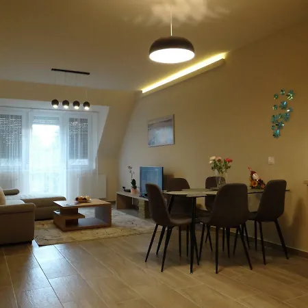 Stefi Apartman إغير