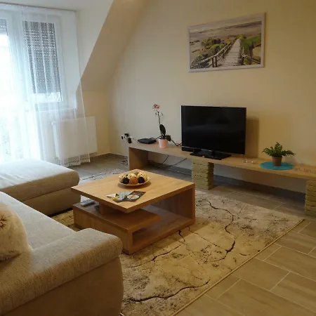 Stefi Apartman شقة
