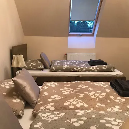 Stefi Apartman شقة *